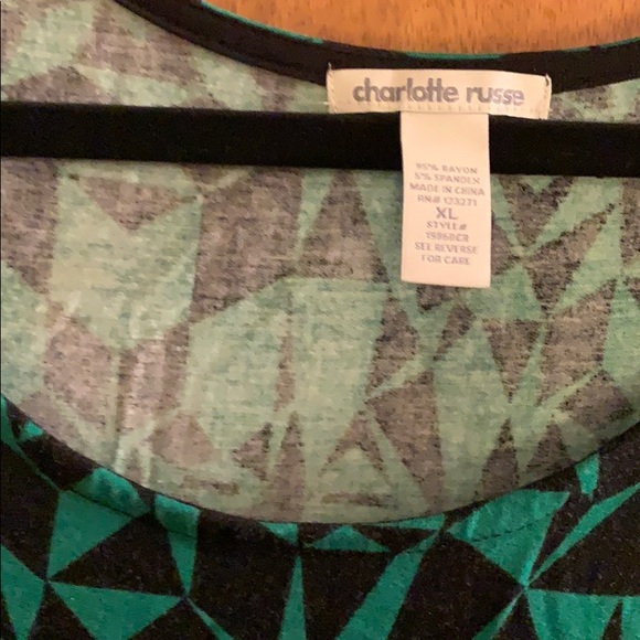 Fitted green and black dress - Picture 3 of 4